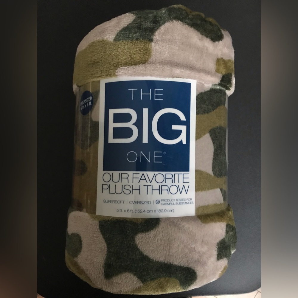 The Big One Oversized Plush Throw Green